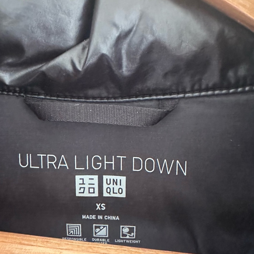 Uniqlo Ultra Light Down Shiny Black Puffer Jacket - Picture 4 of 6